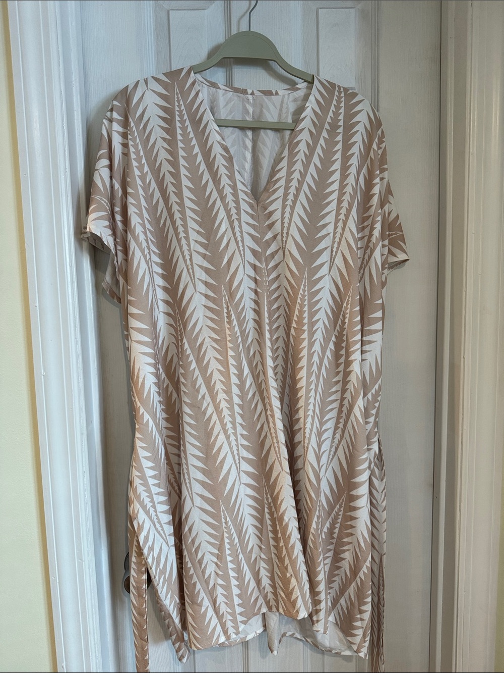 Cupshe Beige and White V-Neck Wrap Dress